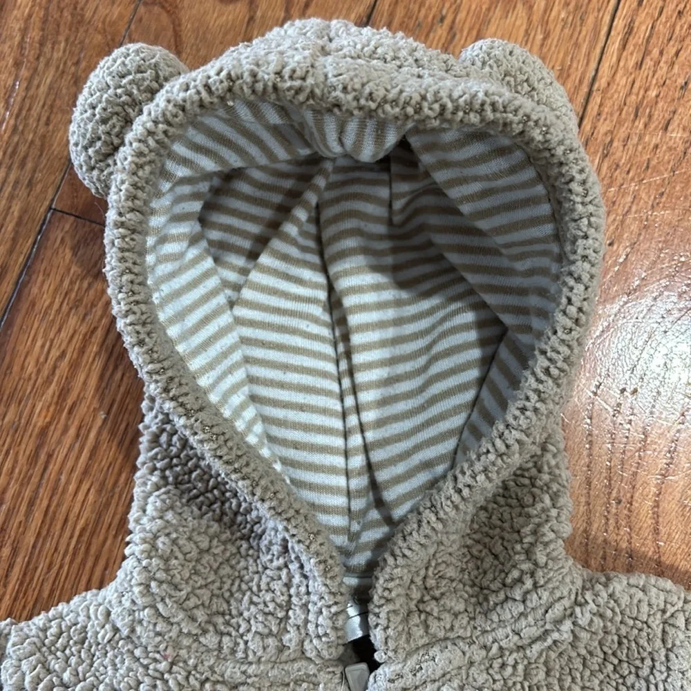 Carter’s 6 Months Beary Cute jacket with hood and cute little bear. Soft & warm